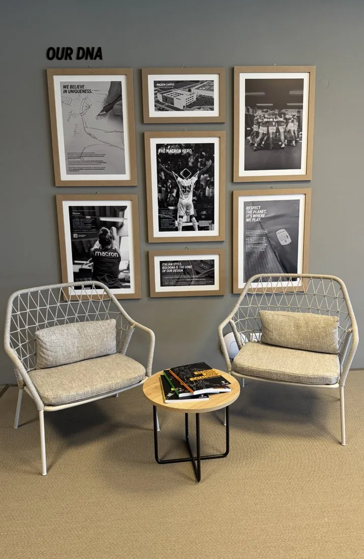 Macron Sports Hub — Our DNA Markenwand im Showroom Karlsruhe